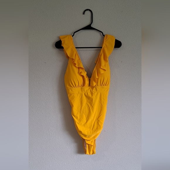 Cupshe XXL Seaside Ruffled Vneck Swimsuit - Picture 10 of 10